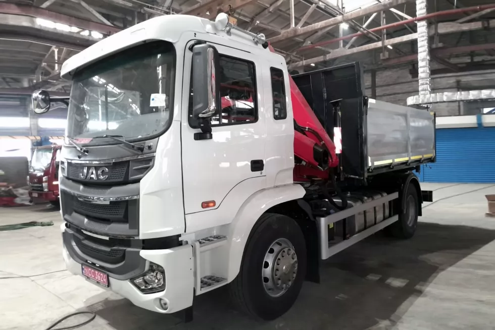 На базі JAC N200 виготовлено самоскид КОШМАНІВЕЦЬ з краном-маніпулятором, фото 2