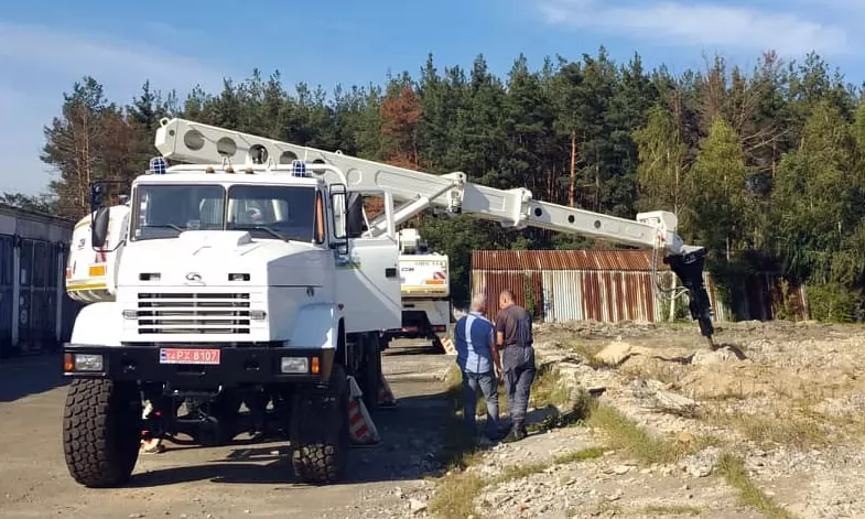 Фахівці МНС пройшли навчання роботі на екскаваторах-планувальниках UDS, фото 2