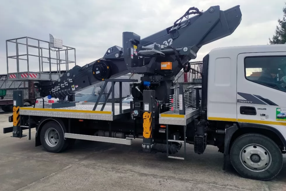 На Хмельницькій АЕС працюватиме потужна південнокорейська автовишка, фото 3