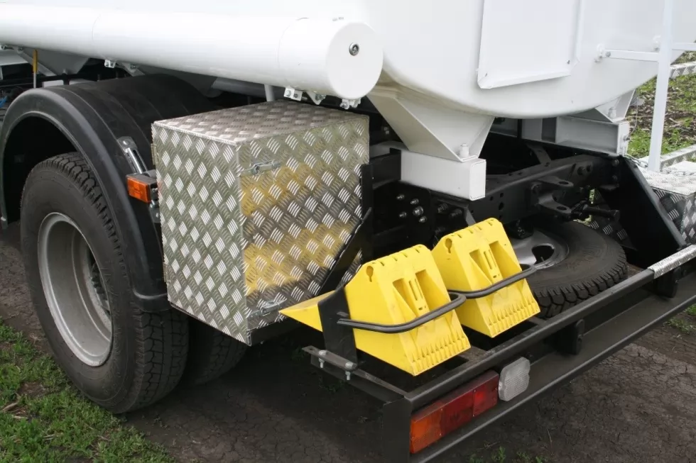 Автопаливозаправник - новий вид продукції нашого підприємства, фото 12