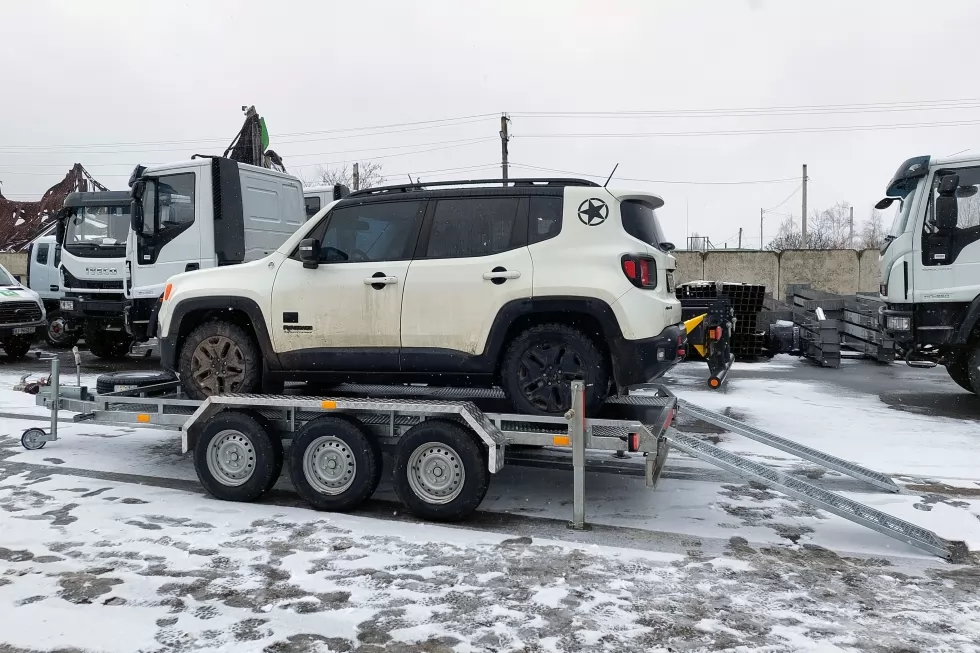 Виготовлено партію нових причепів для перевезення легкої будівельної техніки, фото 4
