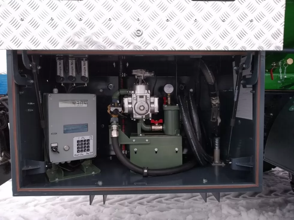 Для приватного постачальника дизпалива виготовлений 3-секційний паливозаправник АТЗ-5,5, фото 9