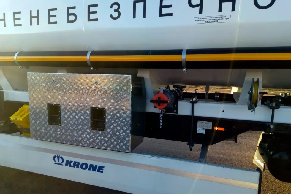 Техкомплект виготовив автопоїзд з автоцистернами 15,5 та 14 м <sup loading=