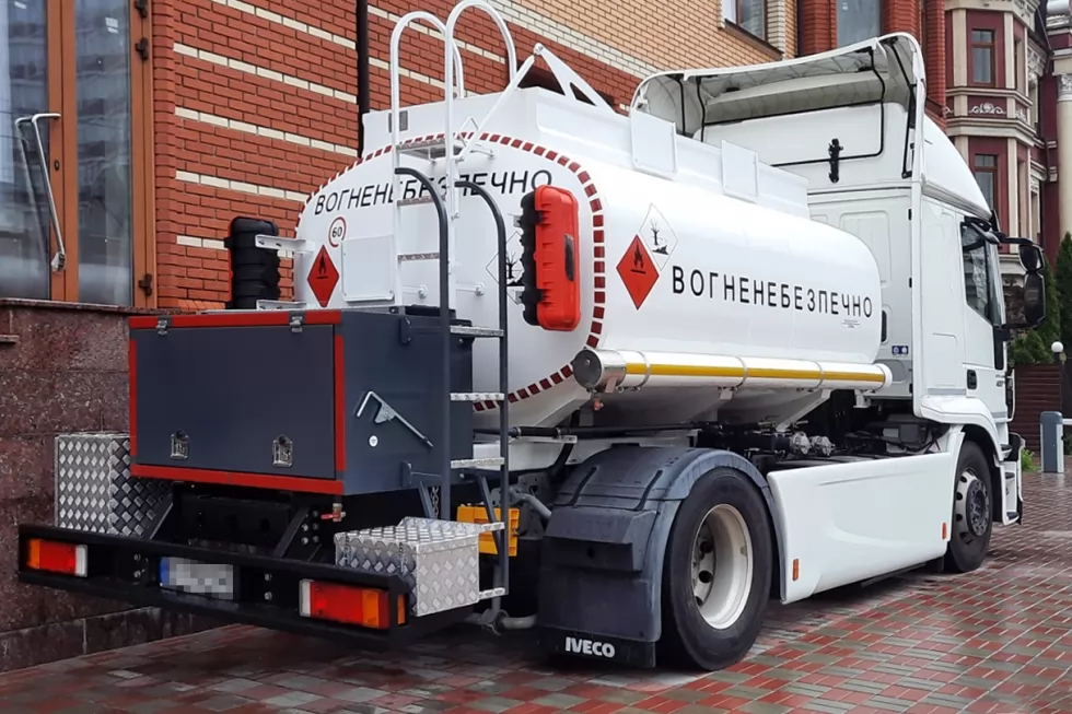 Техкомплект виконав перший монтаж автоцистерни на тягачі IVECO Stralis 400., фото 12