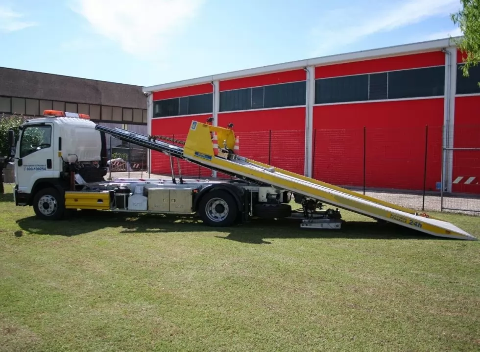 В Україні продаватимуться італійські евакуатори BOTTI, фото 41