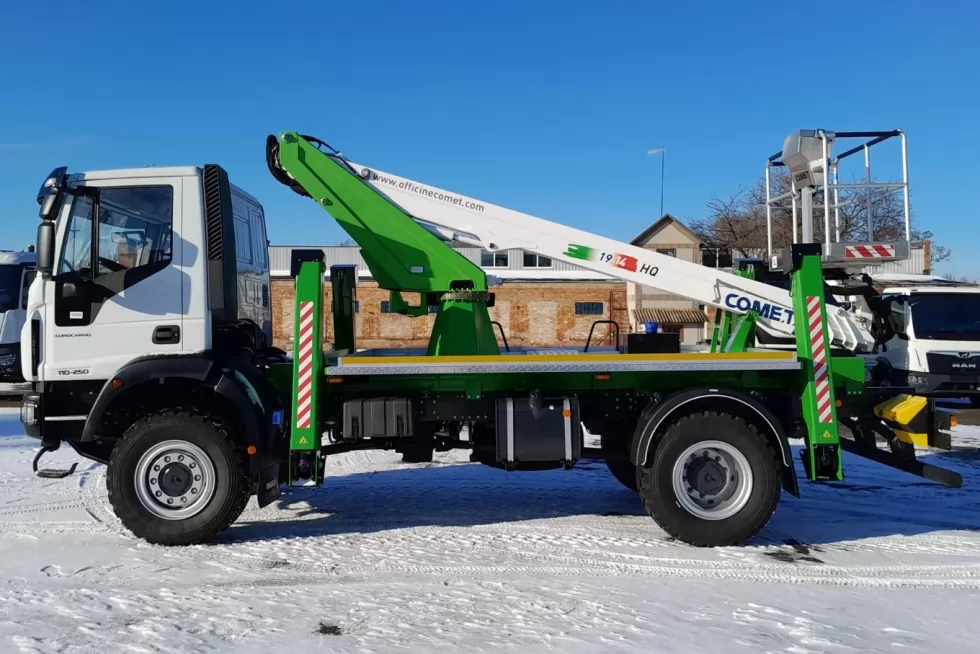 Енергетики Прикарпаття користуватимуться автовишкою на повнопривідному шасі, фото 1