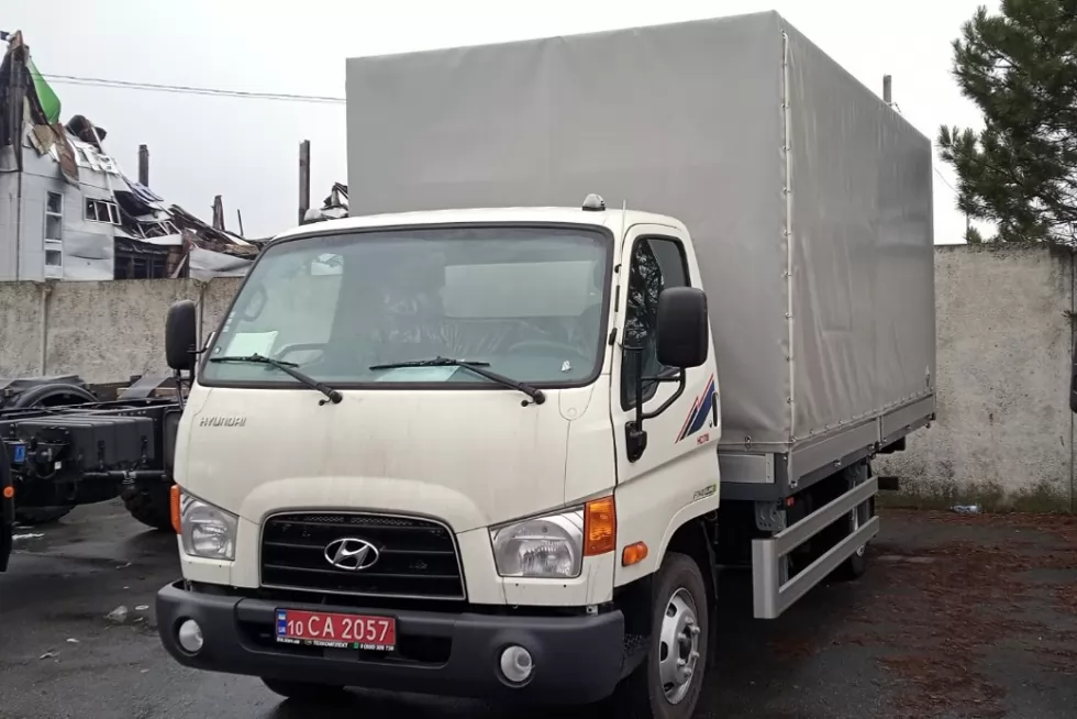 Готується до відвантаження партія бортових платформ на Hyundai HD78, фото 3