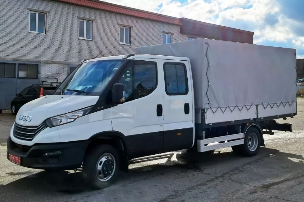 Виготовлено бортову платформу на базі IVECO Daily з оригінальним тентом, фото 3