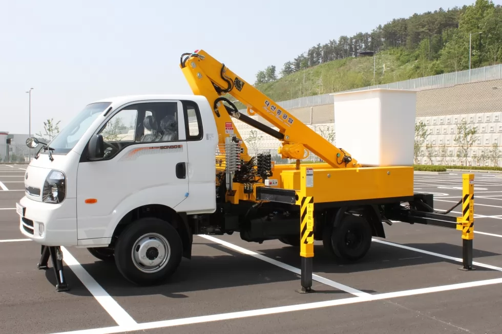 Автогідропідйомники DASAN в Україні - збирання та монтаж на шасі роблять на виробництві Техкомплект, фото 21