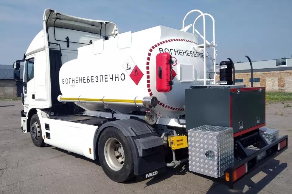 Техкомплект виконав перший монтаж автоцистерни на тягачі IVECO Stralis 400., фото 6