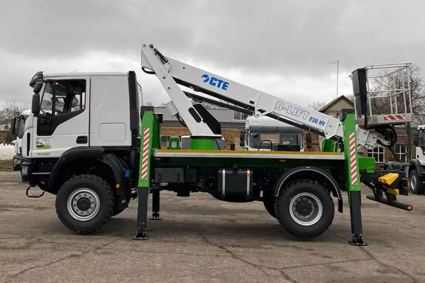 Виготовлено три 22-метрові італійські автовишки на повнопривідному шасі IVECO Eurocargo, фото 4