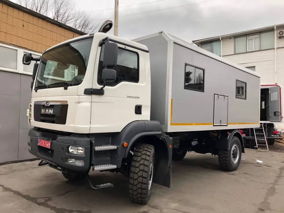 Партія житлових модулів на базі MAN вирушила до свого покупця, фото 14