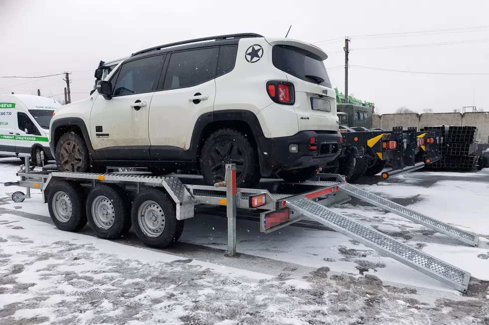 Виготовлено партію нових причепів для перевезення легкої будівельної техніки, фото 1