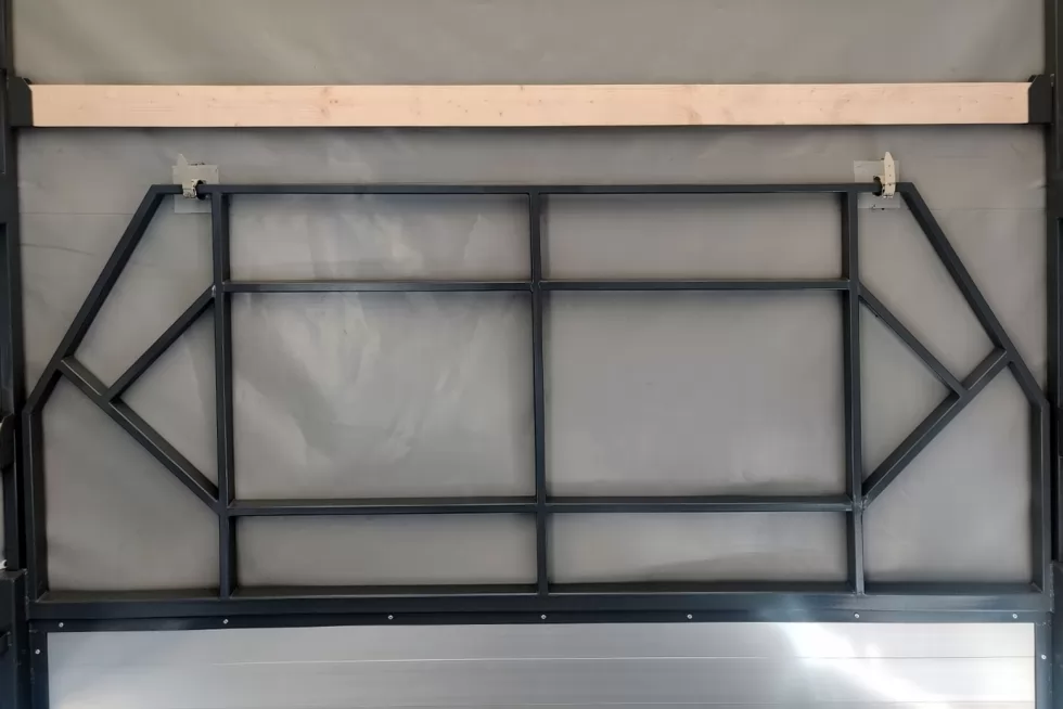 Виготовлено бортовий автомобіль RENAULT MASTER з особливостями в конструкції платформи, фото 2