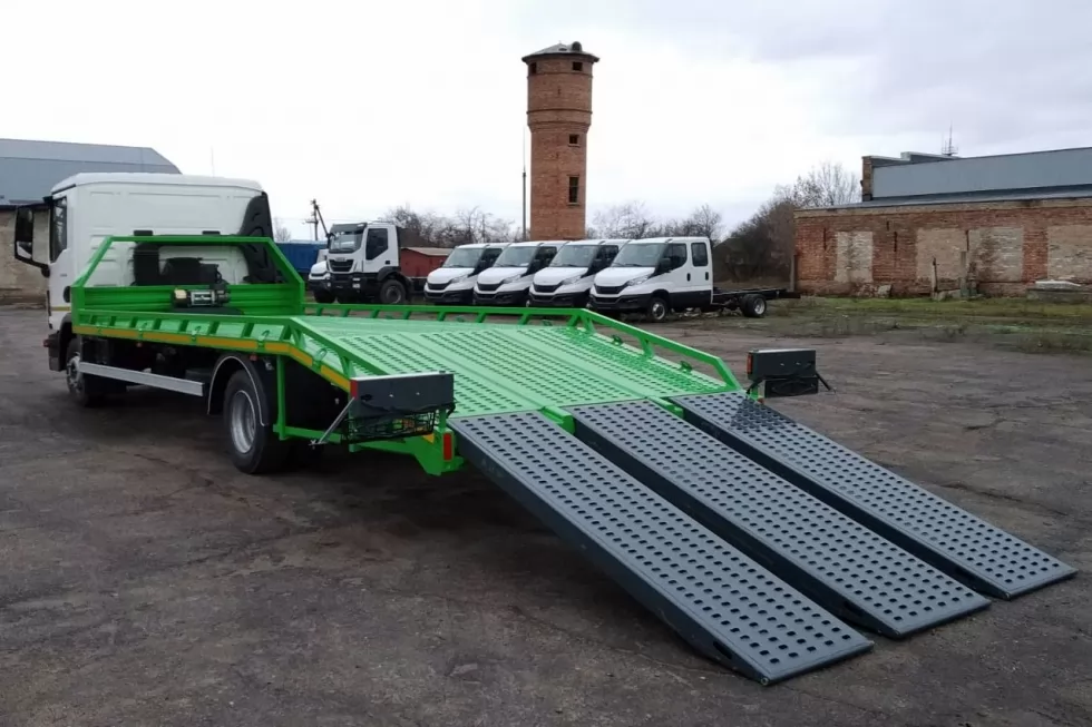 На базі MAN TGL 12.190 4x2 BL CH виготовили новий евакуатор з висувними апарелями, фото 13