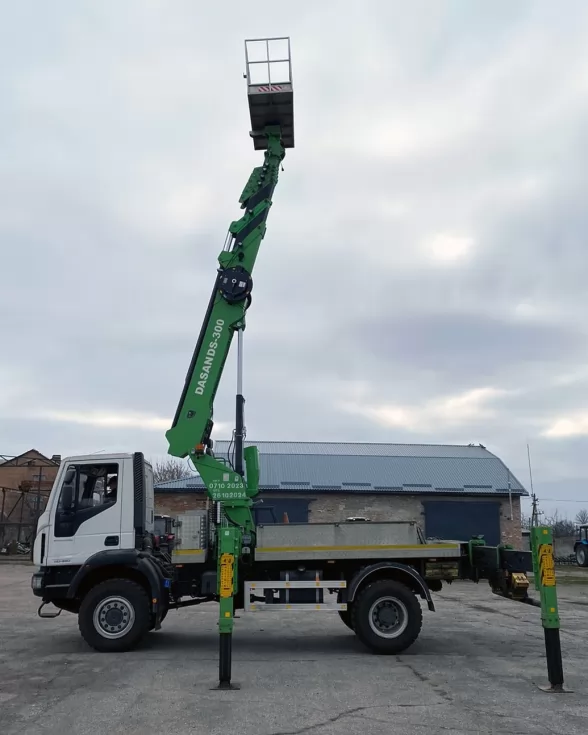 Виконано складний ремонт стріли в корейській автовишці з висотою 30 м, фото 4