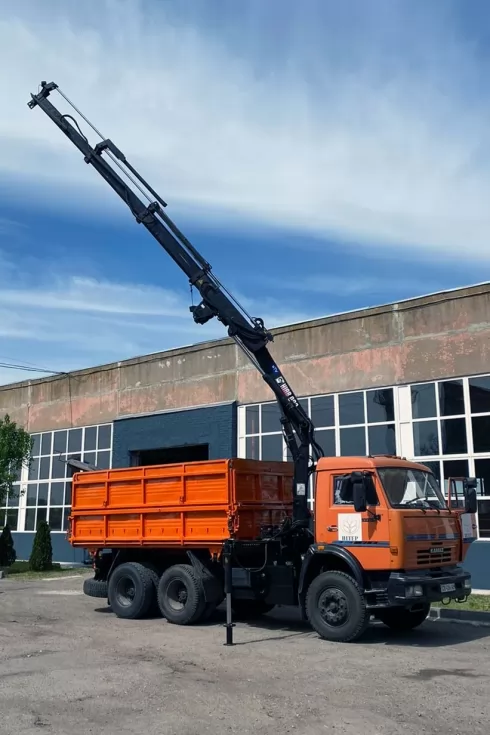 самоскиди з краном маніпулятором