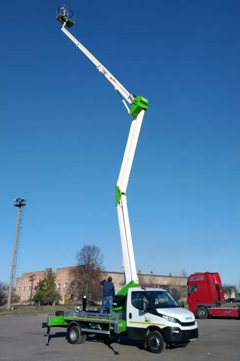 В Україні зібрано 28-метровий автогідропідйомник COMET із надрамником із суперміцної сталі Strenx 700, фото 11