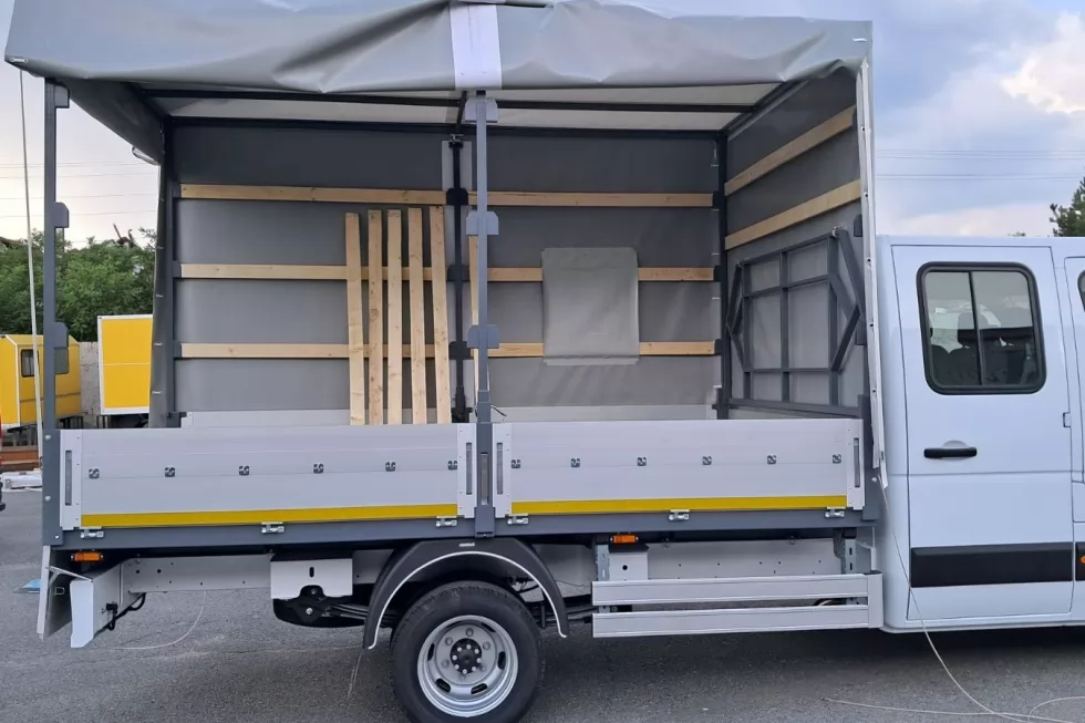 Виготовлено бортовий автомобіль RENAULT MASTER з особливостями в конструкції платформи, фото 6