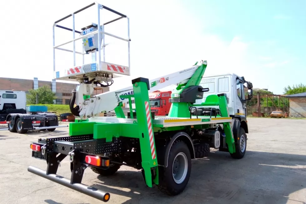 Для рівненських енергетиків виготовлено 18-метрову автовишку на повнопривідному шасі IVECO Eurocargo, фото 3