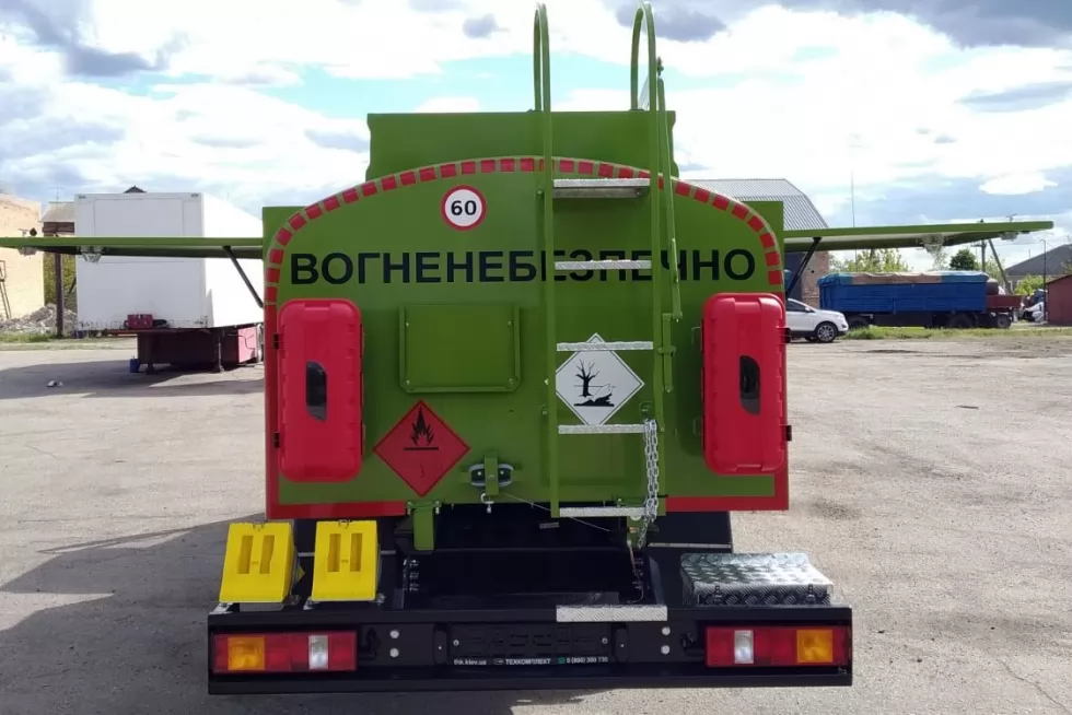 Зроблено черговий автопаливозаправник на азіатському шасі, фото 1