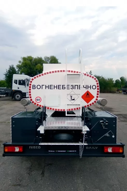 Готуються до відвантаження два автопаливозаправники APZ-4.0 на IVECO Daily 70c16, фото 3