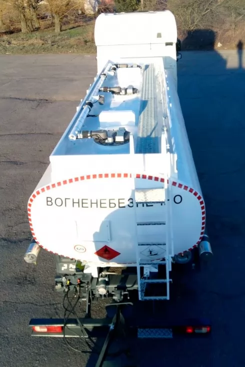 Техкомплект виготовив автопоїзд з автоцистернами 15,5 та 14 м <sup loading=