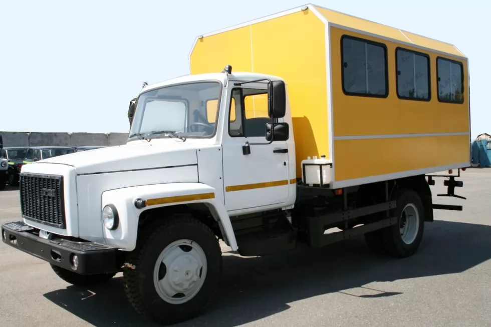 На базі давальницького шасі зроблено новий вахтовий фургон, фото 2