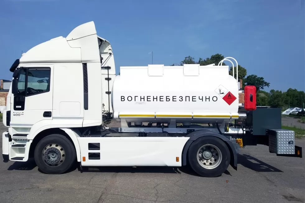 Техкомплект виконав перший монтаж автоцистерни на тягачі IVECO Stralis 400., фото 8