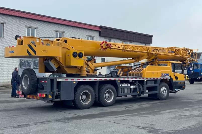 Техкомплект продав автокран XCMG для критичної інфраструктури Миколаєва, фото 1
