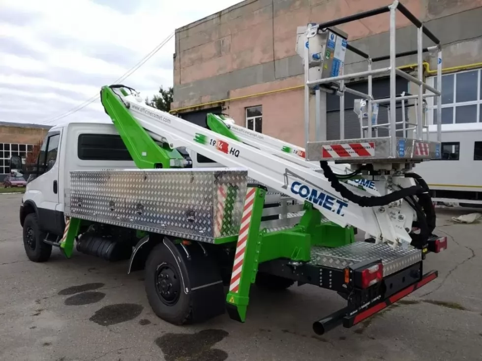 Виготовлено дві автовишки Comet на повнопривідних шасі IVECO, фото 2