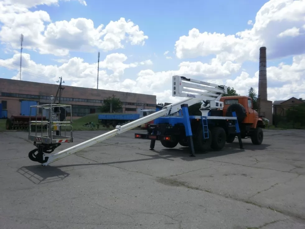 Нова модель автогідропідйомника 28 метрів на шасі КрАЗ 63221 6х6, фото 3