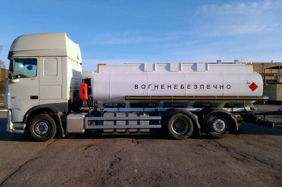 Техкомплект виготовив автопоїзд з автоцистернами 15,5 та 14 м <sup loading=