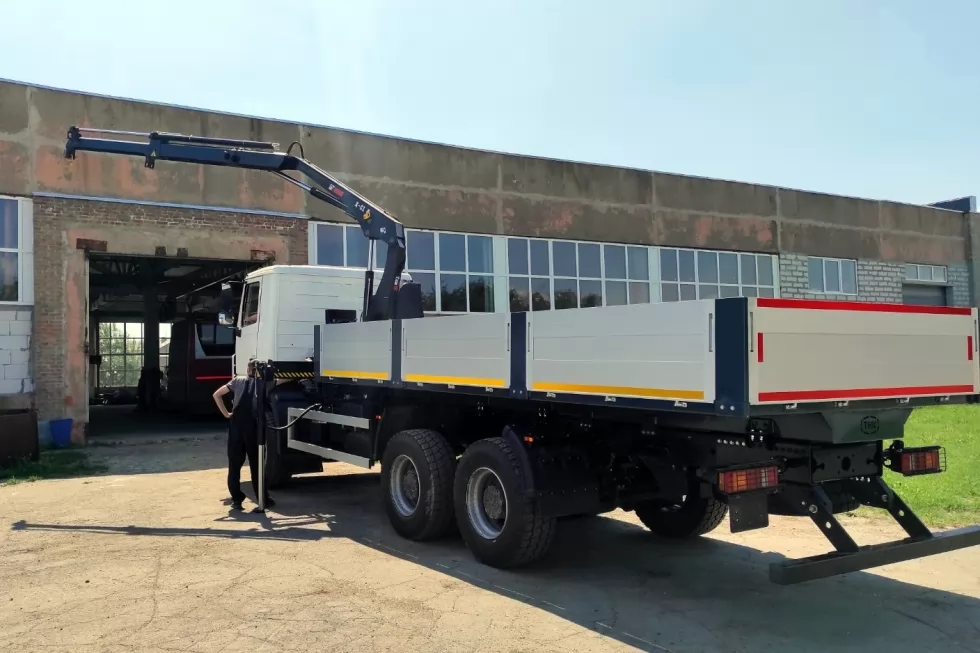 Виготовлено нову бортову платформу з краном-маніпулятором HIAB на базі МАЗ, фото 15