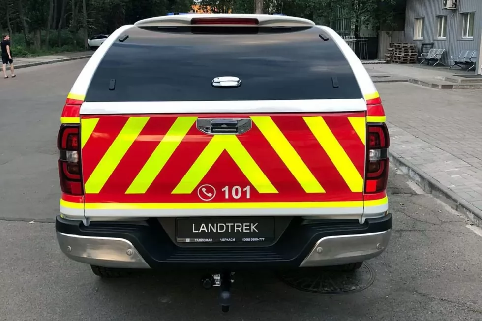 Українські рятувальники з ДСНС отримали партію нових пікапів Peugeot Landtrek, фото 7