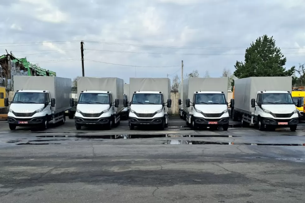 Готується до відвантаження партія бортових платформ на IVECO, фото 15