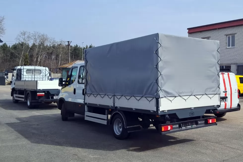 Для чернігівських енергетиків виготовили два нових бортових авто, фото 5