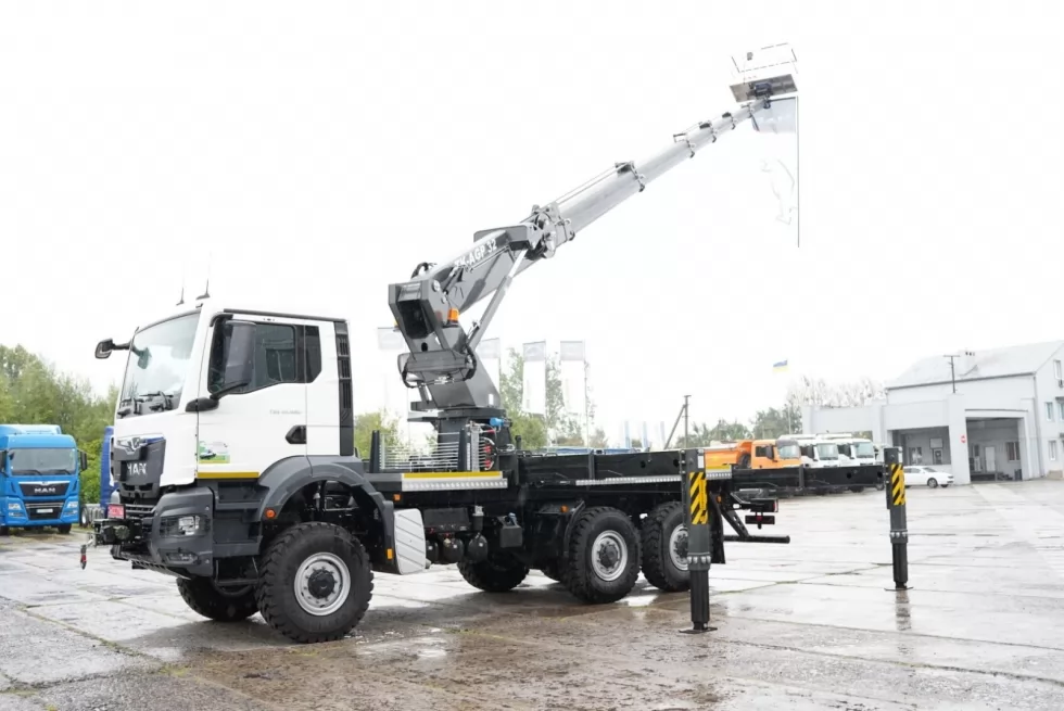 Корейська автовишка 32 м на MAN TGS 33.480 6x6 приймає участь у виставці нашого партнера, фото 3