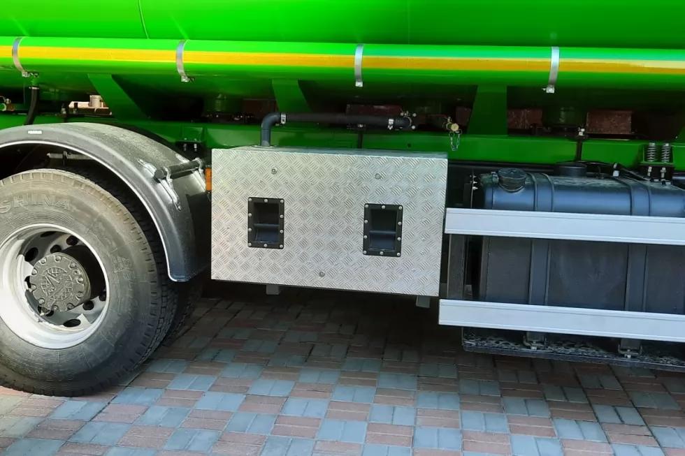 Агропідприємство Донецької області придбало фірмові автопаливозаправники та самоскид, фото 11