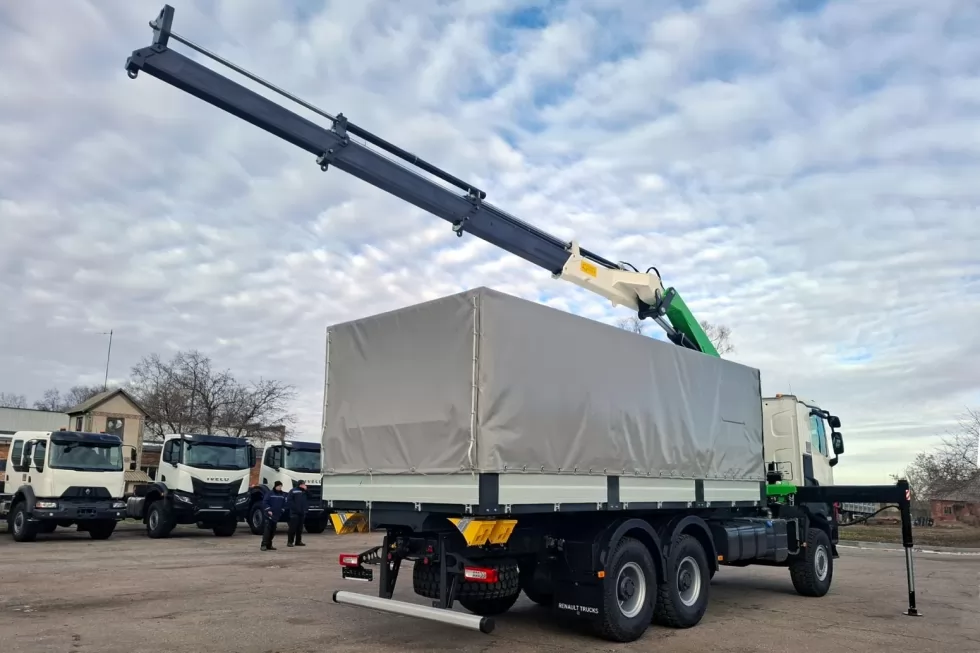 Скільки піднімає кран-маніпулятор: вантажопідйомність, від чого вона залежить та як вибрати техніку