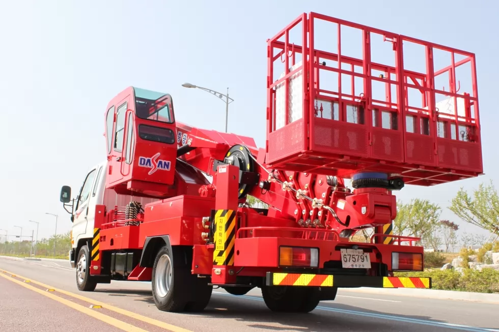 Автогідропідйомники DASAN в Україні - збирання та монтаж на шасі роблять на виробництві Техкомплект, фото 3