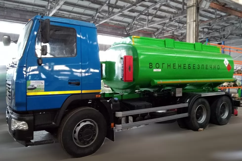 На Заводі Техкомплект запущено у серійне виробництво 12-кубометровий паливозаправник на 3-вісному шасі МАЗ, фото 4