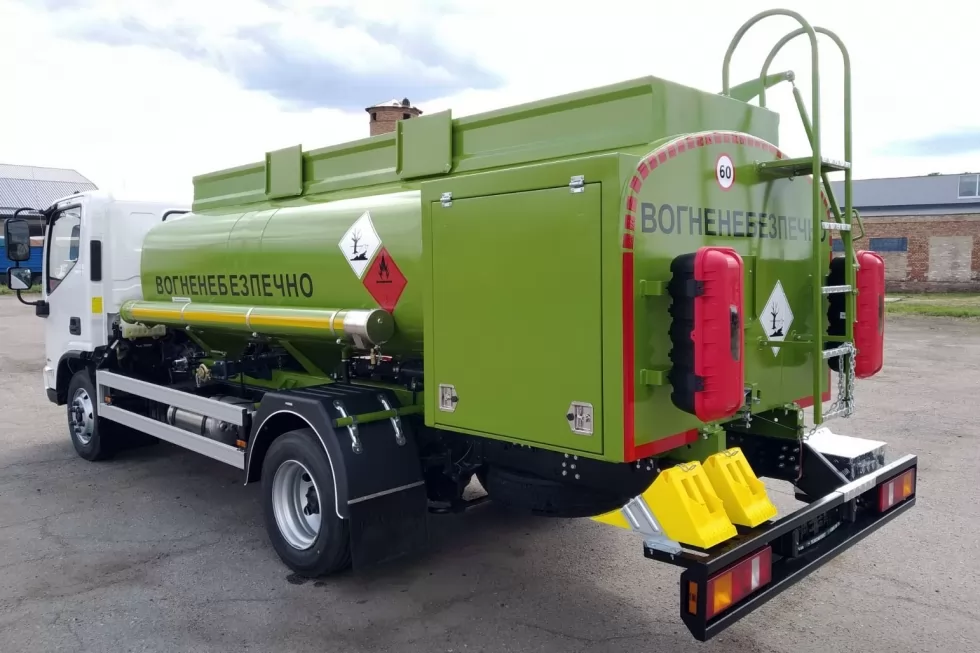 Зроблено черговий автопаливозаправник на азіатському шасі, фото 4