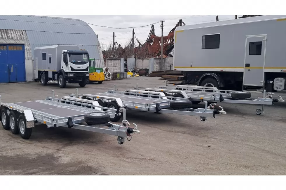 Виготовлено партію нових причепів для перевезення легкої будівельної техніки, фото 15