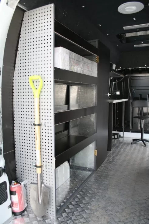 Виготовлено та відвантажено спеціалізовані ремонтні майстерні на базі Renault Master, фото 2