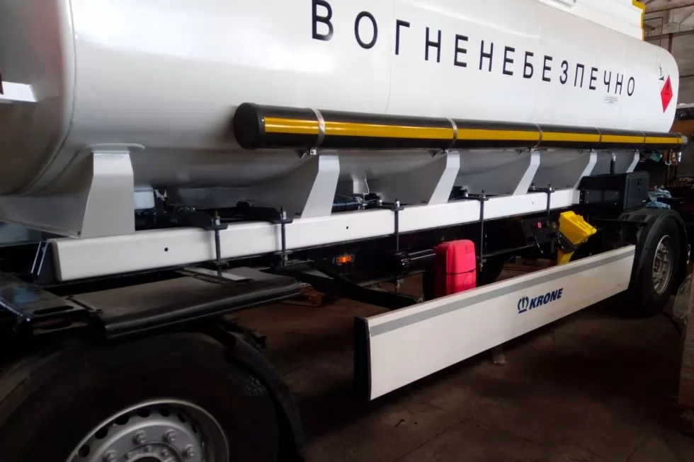 Техкомплект виготовив автопоїзд з автоцистернами 15,5 та 14 м <sup loading=