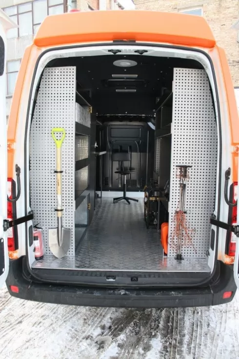 Виготовлено та відвантажено спеціалізовані ремонтні майстерні на базі Renault Master, фото 4