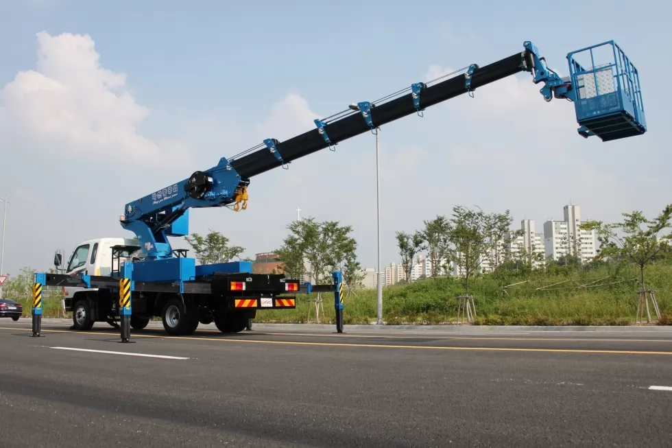 Автогідропідйомники DASAN в Україні - збирання та монтаж на шасі роблять на виробництві Техкомплект, фото 16