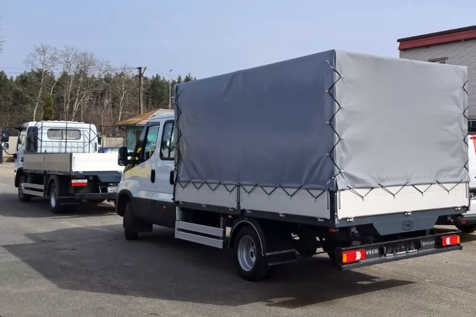 Для чернігівських енергетиків виготовили два нових бортових авто, фото 3