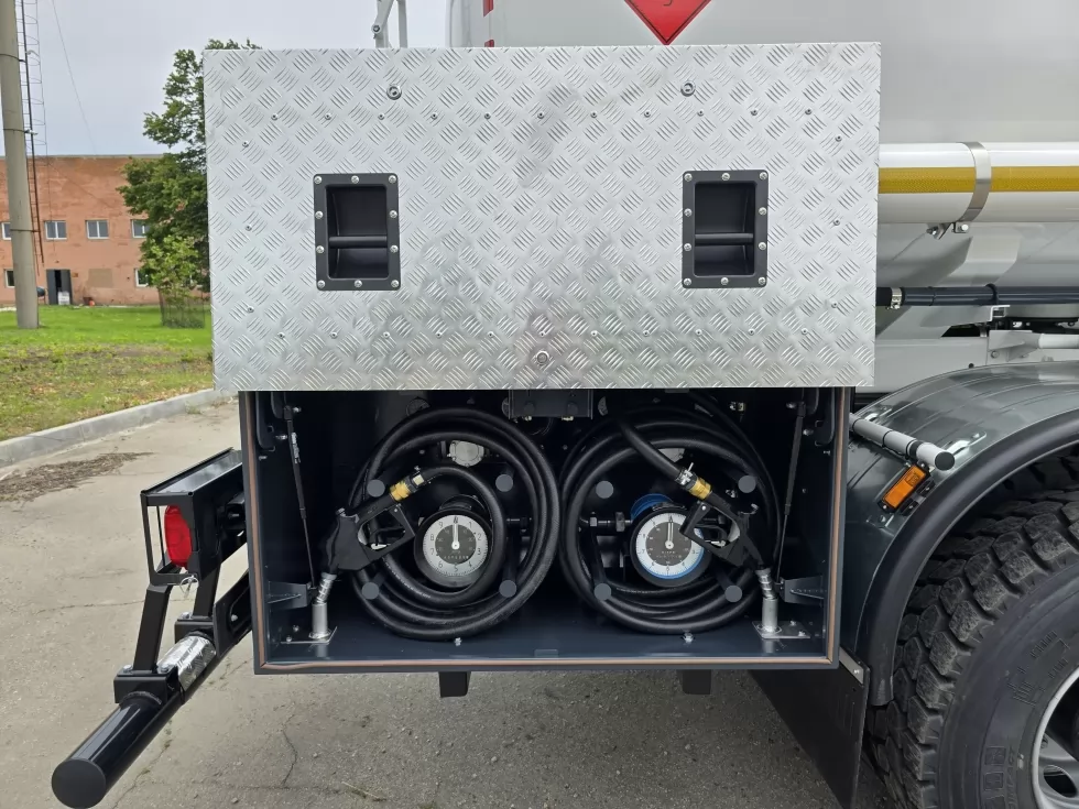 Автоцистерна для перевезення масла